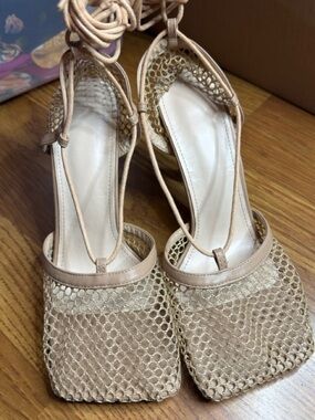 Tan fishnet heels ankle strap up
Size 8